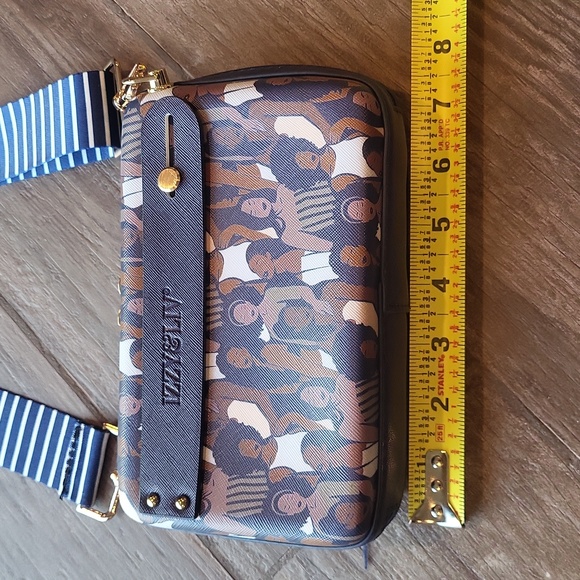 IZZY & LIV Powerful Women Crossbody Clutch Bag w/ Adjustable Strap Gold Accents - Picture 4 of 13